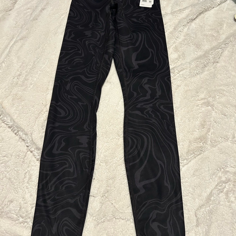 Yogalicious Black Patterned Leggings XS NWT